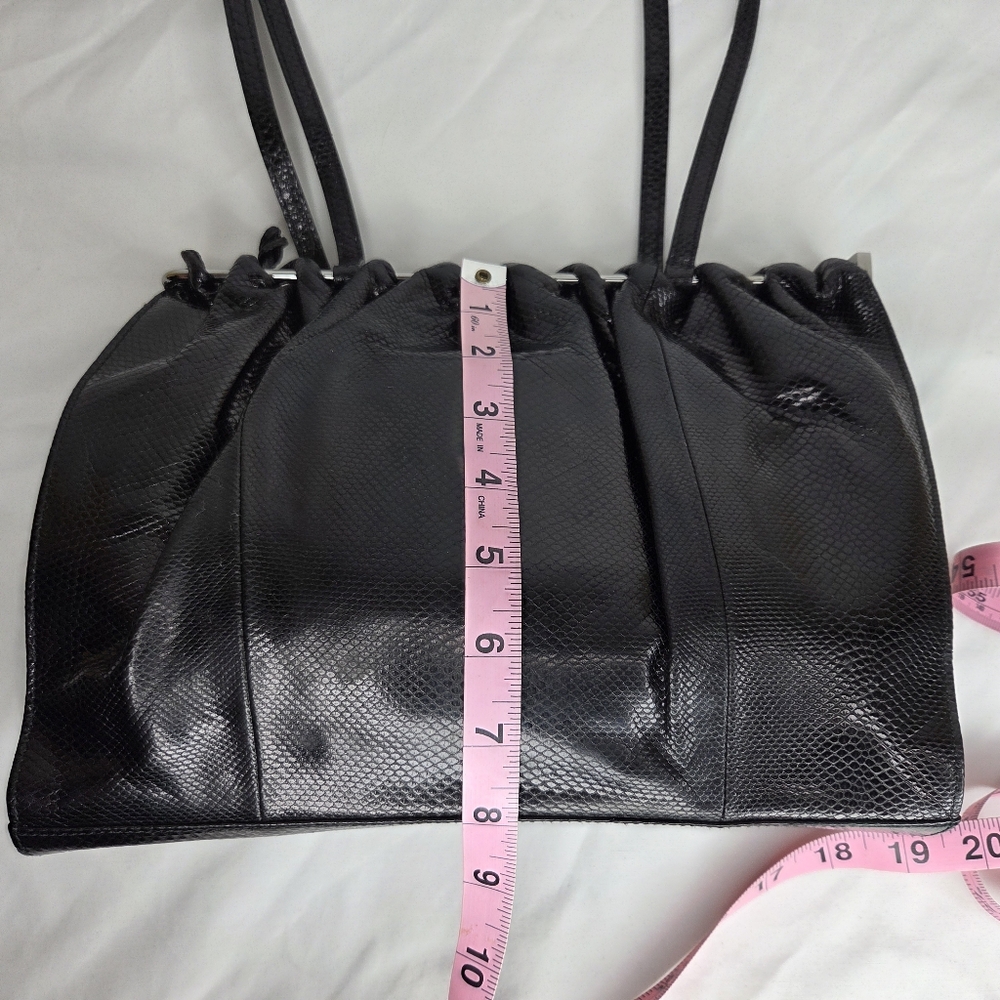 Gucci - Vintage Elegant Black Leather Shoulder Bag With Silver Plate Hardware - Picture 14 of 15